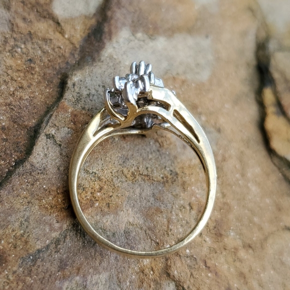 14k Gold and diamond ring - Picture 5 of 8